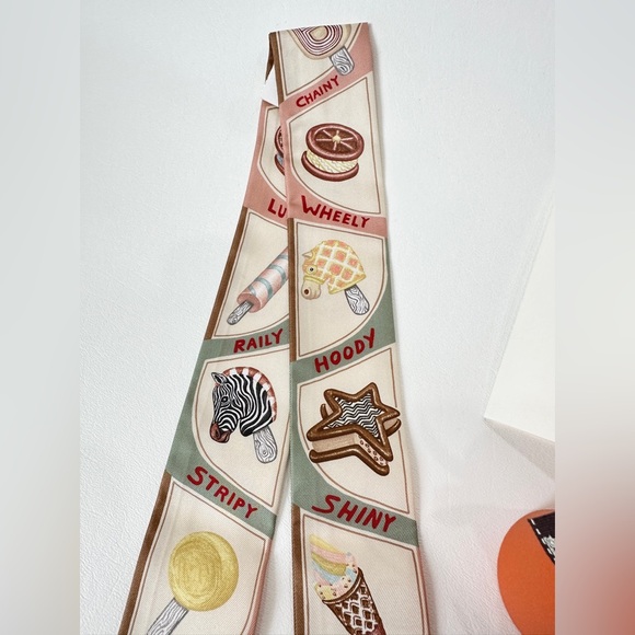 HERMES TWILLY NEW IN BOX. - Picture 8 of 16